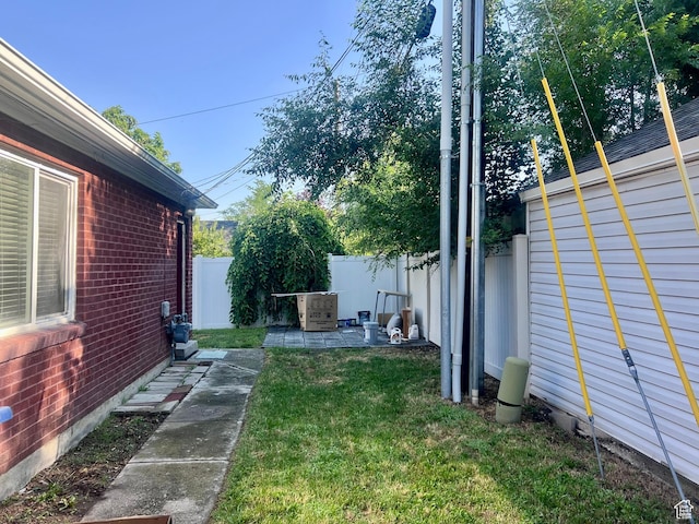 view of yard featuring a patio