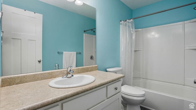 full bath with shower / bathtub combination with curtain, vanity, and toilet