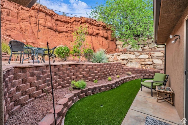1668 W Lakota Dr, St George, UT 84770 - view of yard featuring a patio and a putting area