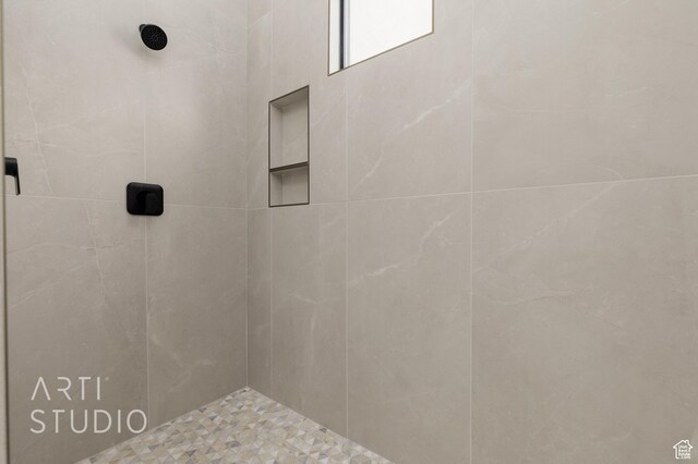 3855 S Kennedy Ln, Washington, UT 84780 - full bath with a tile shower
