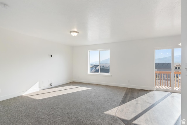 unfurnished room featuring baseboards and a smoke detector