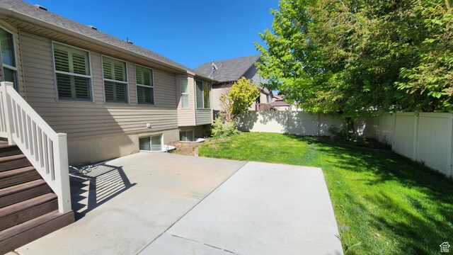 view of yard with a patio
