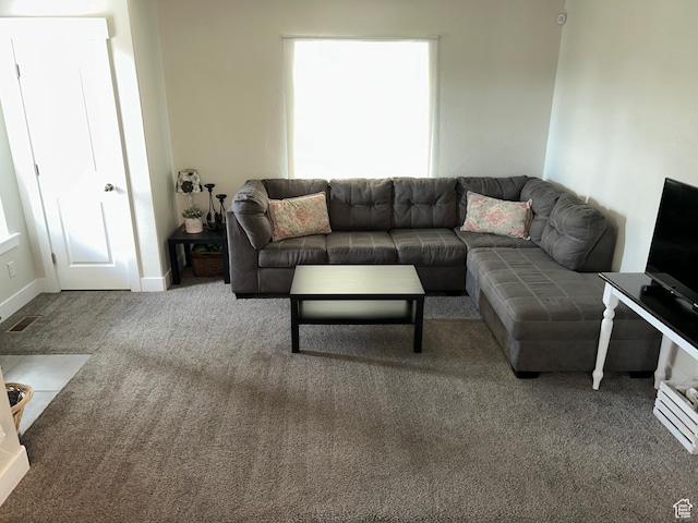 living room featuring carpet flooring, plenty of natural light, and baseboards