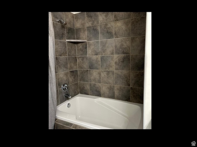 full bath with shower / washtub combination