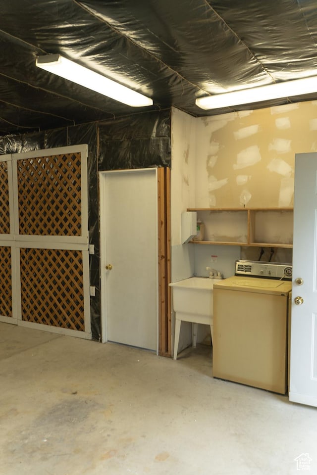 basement with washer / clothes dryer