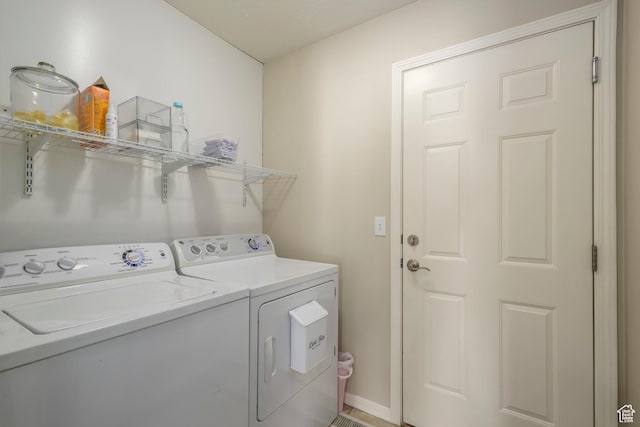 laundry area with washer and clothes dryer and baseboards