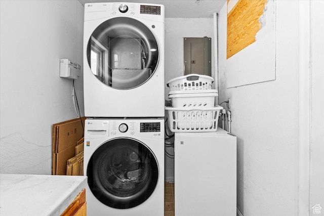 193 S Main E, Manti, UT 84642 - washroom with stacked washer / drying machine and electric panel