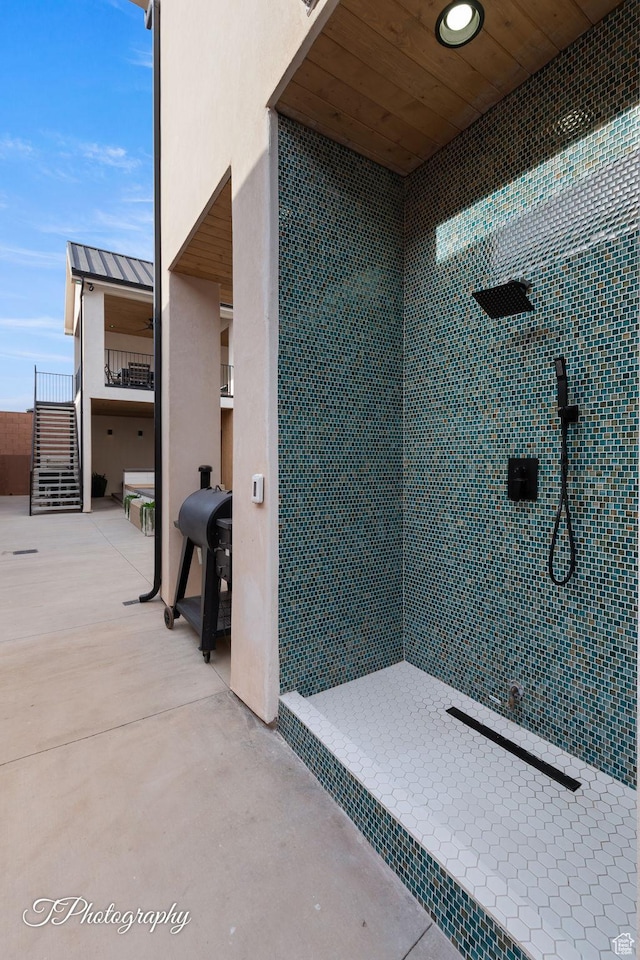 3195 S Tallow Tree Dr, St George, UT 84790 - exterior space featuring a tile shower and concrete flooring