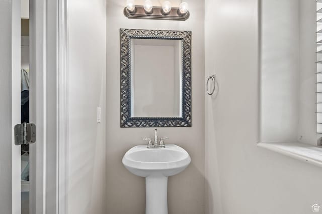 8127 S Bear Lake Ct, West Jordan, UT 84081 - view of bathroom