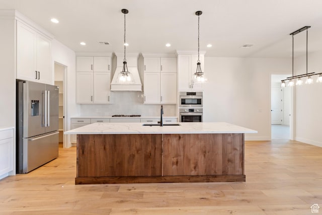 4845 W 2020 S, Hurricane, UT 84737 - kitchen with appliances with stainless steel finishes, a sink, recessed lighting, backsplash, and a center island with sink