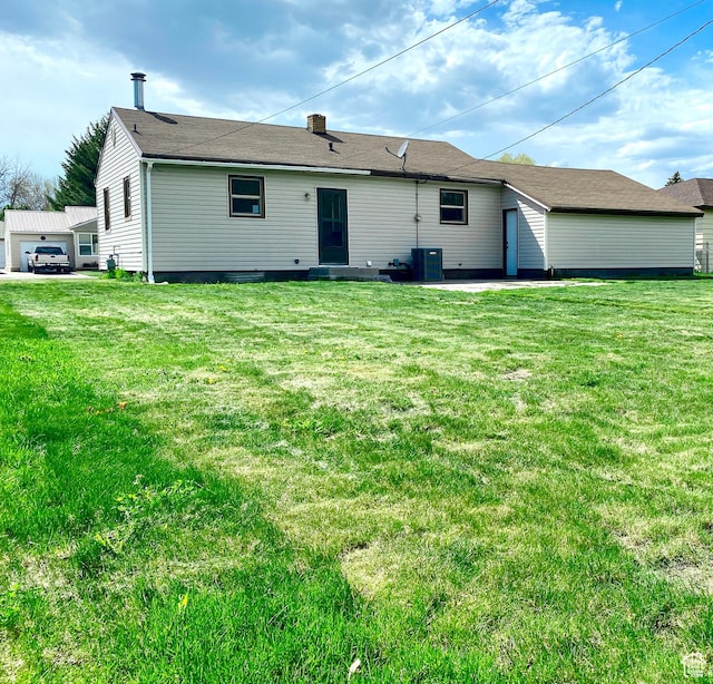 271 S Court St W, Soda Springs, ID 83276 - rear view of property with cooling unit and a lawn