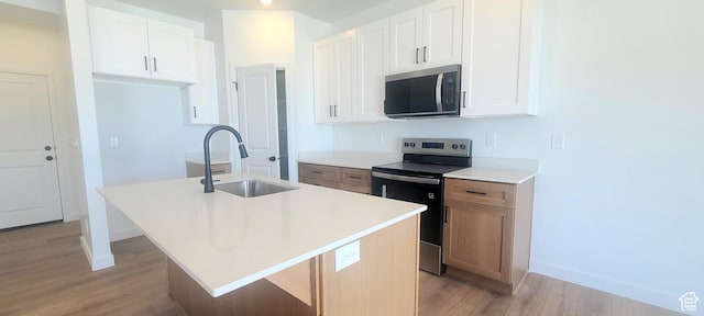 3578 W 4835 S Lot 13, Roy, UT 84067 - kitchen with stainless steel appliances, a sink, a center island with sink, light wood-type flooring, and baseboards