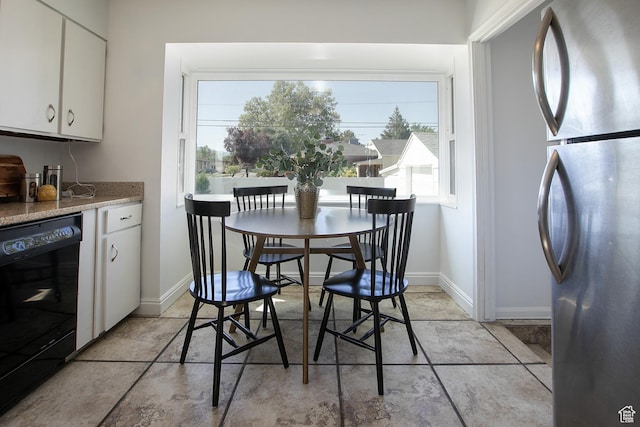 604 E 3635 S, Salt Lake City, UT 84106 - dining room featuring healthy amount of natural light, baseboards, and a dry bar