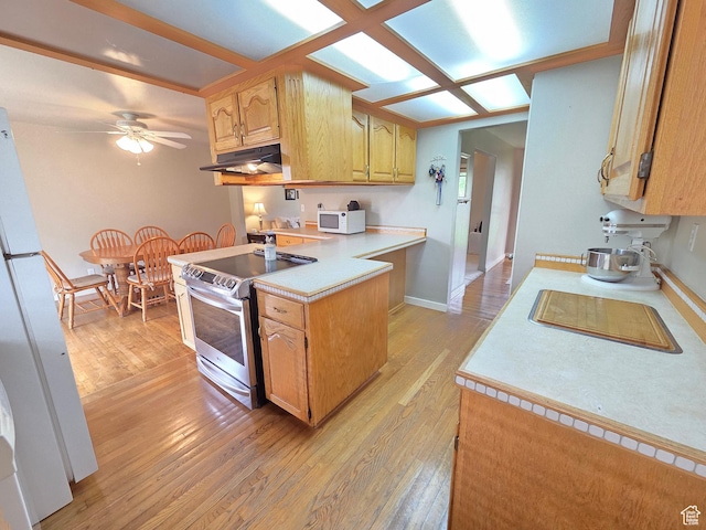 kitchen featuring white appliances, under cabinet range hood, light countertops, light wood-type flooring, and ceiling fan