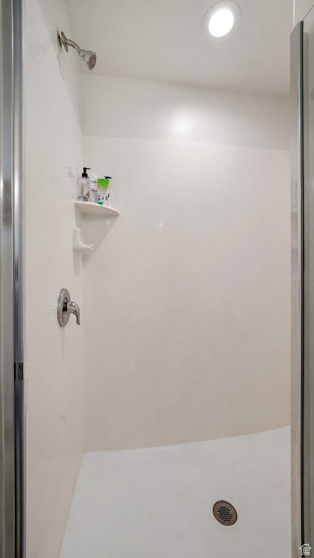 bathroom featuring a shower