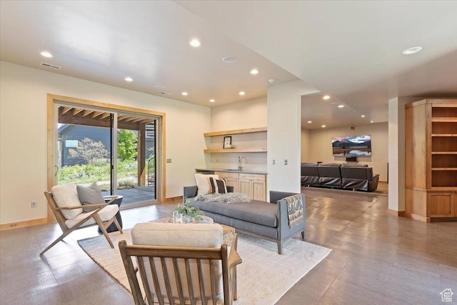 1108 N Lakeside Ct, Eden, UT 84310 - living room with wet bar, recessed lighting, and baseboards