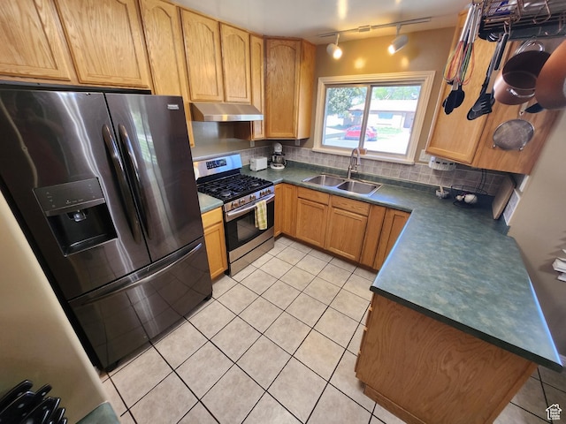 628 E 150 S, Kaysville, UT 84037 - kitchen featuring stainless steel appliances, a sink, dark countertops, and under cabinet range hood