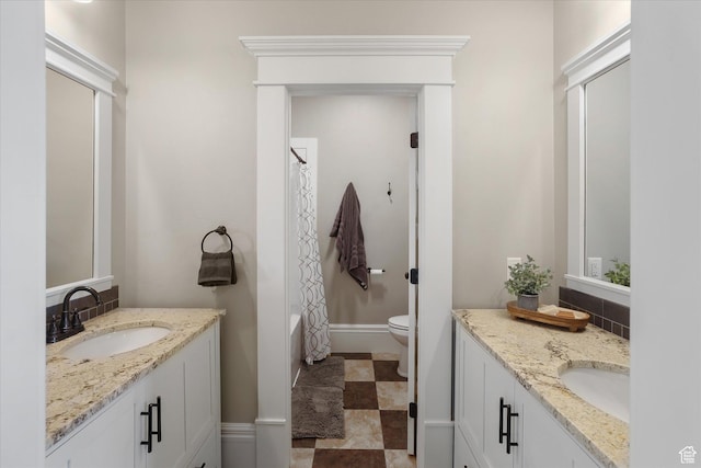 6071 W 1800 S, Mendon, UT 84325 - full bath with two vanities, toilet, shower / bath combo with shower curtain, and baseboards