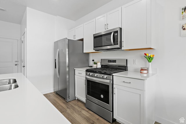895 S Brubaker Way, Santaquin, UT 84655 - kitchen featuring stainless steel appliances, wood finished floors, light countertops, white cabinets, and baseboards