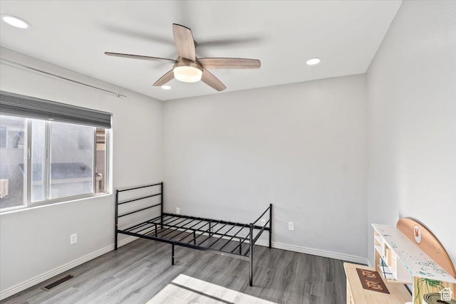 unfurnished bedroom featuring wood finished floors, recessed lighting, baseboards, and a ceiling fan
