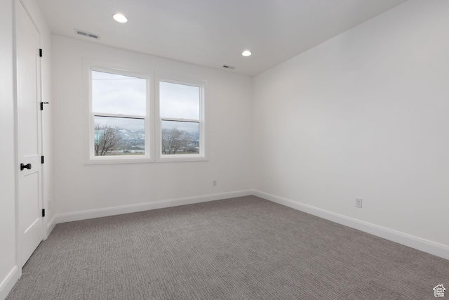 carpeted spare room with baseboards and recessed lighting