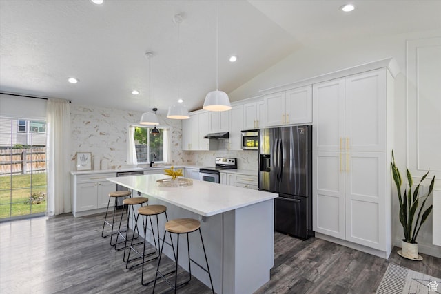4962 S Glasmann Way S, Ogden, UT 84403 - kitchen featuring stainless steel appliances, a sink, a center island, dark wood-style flooring, and vaulted ceiling