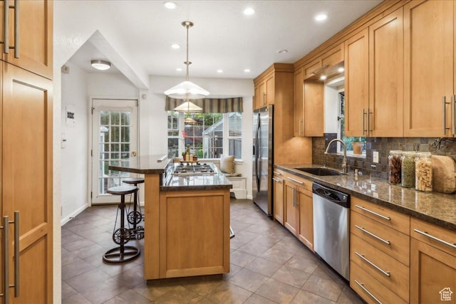 1225 E 700 S, Salt Lake City, UT 84102 - kitchen with appliances with stainless steel finishes, a sink, a center island, a kitchen bar, and tasteful backsplash