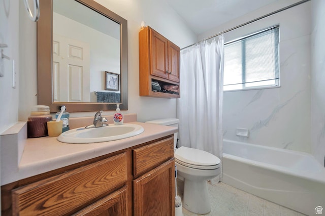 full bathroom with toilet, vanity, and shower / bath combo