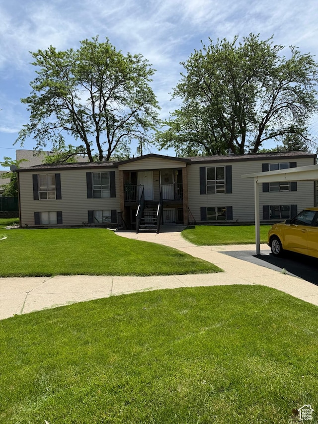 view of front of property with a front yard