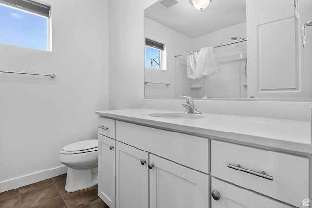 834 W Shelton Way, Midvale, UT 84047 - full bathroom featuring toilet, baseboards, vanity, curtained shower, and tile patterned floors