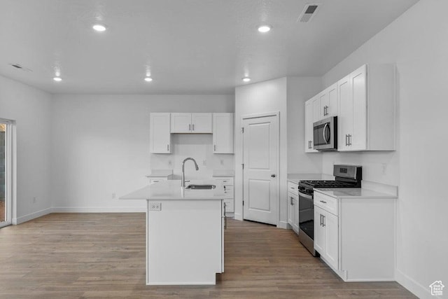 1448 S Staircase Way Unit 4099, Washington, UT 84780 - kitchen with stainless steel appliances, a sink, an island with sink, wood finished floors, and recessed lighting