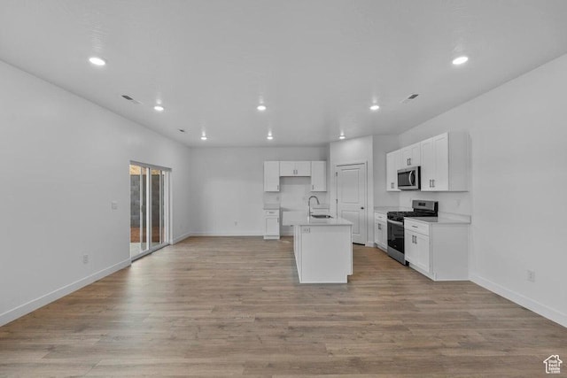 1448 S Staircase Way Unit 4099, Washington, UT 84780 - kitchen with stainless steel appliances, a sink, open floor plan, white cabinets, and baseboards