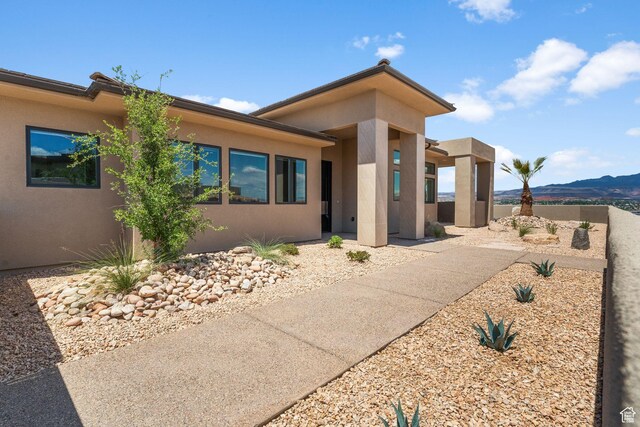 1526 S Shale Dr, St George, UT 84790 - view of front of house with stucco siding and a mountain view