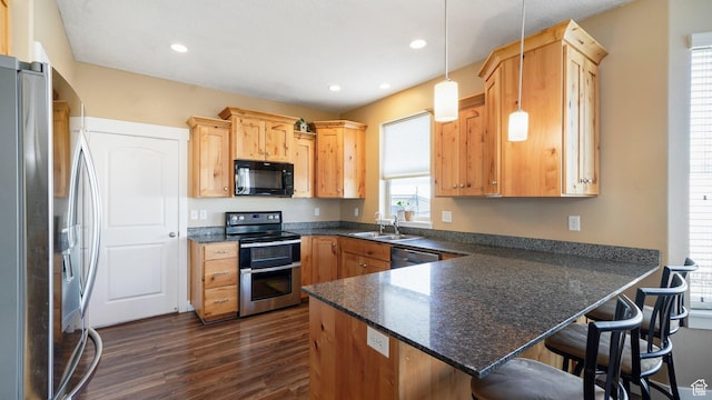 186 W 380 S, American Fork, UT 84003 - kitchen with appliances with stainless steel finishes, a sink, a peninsula, dark wood-type flooring, and pendant lighting