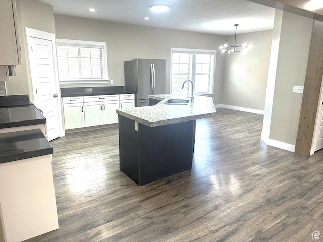 5516 W Florence Ln N, Highland, UT 84003 - kitchen with freestanding refrigerator, a chandelier, a kitchen island with sink, dark wood finished floors, and recessed lighting