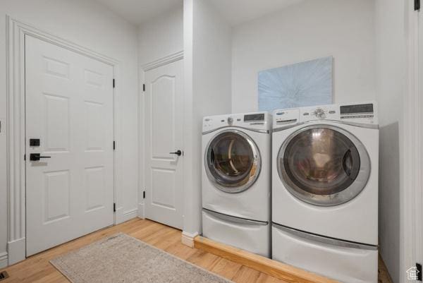 441 N Palisades Dr, Orem, UT 84097 - laundry area featuring washing machine and clothes dryer and wood finished floors