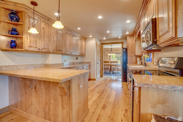 9174 Deer Creek Dr, Heber City, UT 84032 - kitchen featuring stainless steel appliances, a sink, light wood-type flooring, a peninsula, and a kitchen breakfast bar