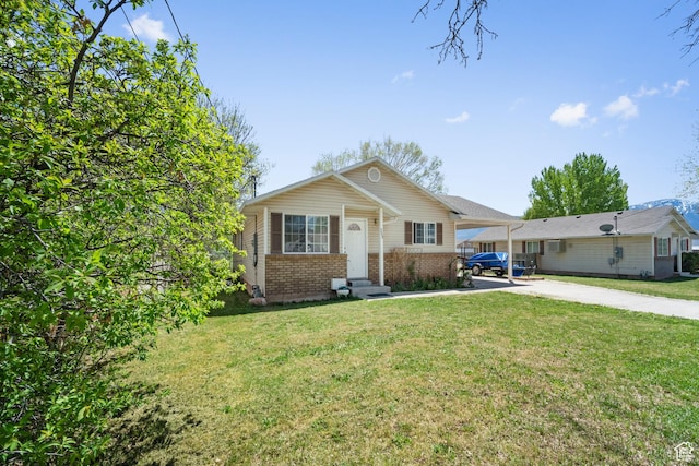 view of front of property featuring driveway, brick siding, a carport, and a front lawn