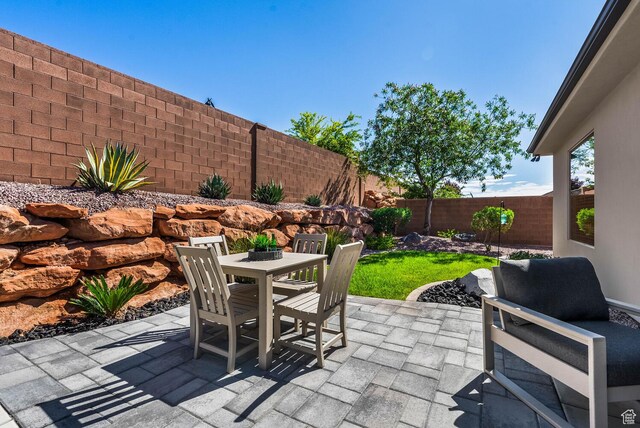 750 W 1860 N, Washington, UT 84780 - view of patio featuring outdoor dining area and a fenced backyard