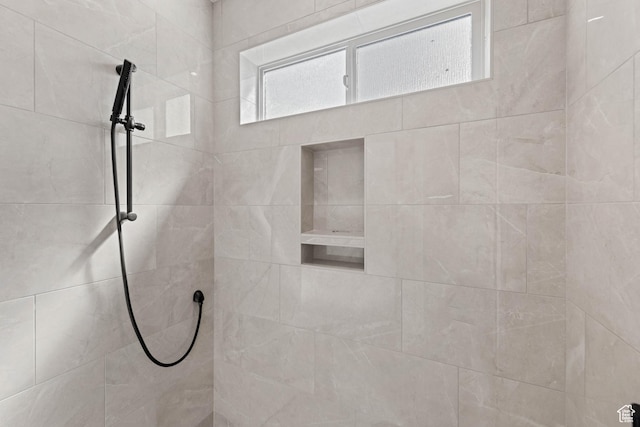 full bath with tiled shower