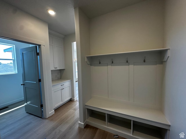 mudroom with baseboards, wood finished floors, and recessed lighting