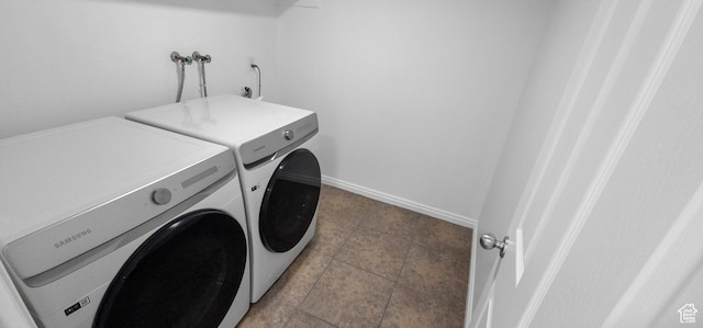 laundry room with washer and dryer, baseboards, and light tile patterned floors