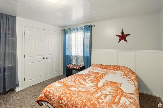1424 W 3325 S, Perry, UT 84302 - bedroom featuring carpet floors, a closet, a wainscoted wall, and a textured ceiling