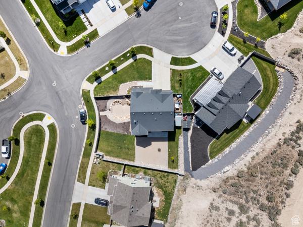 aerial view of property and surrounding area
