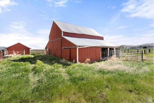 view of outdoor structure with an outbuilding, fence, and an exterior structure