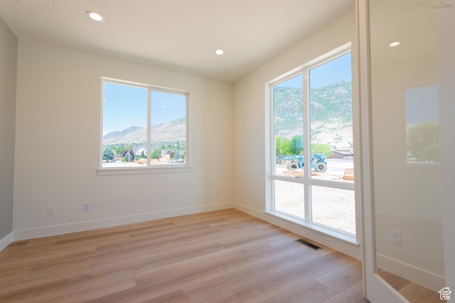 1699 N Siena Cir Unit 5, Pleasant Grove, UT 84062 - unfurnished room with healthy amount of natural light, a mountain view, light wood-style flooring, and recessed lighting