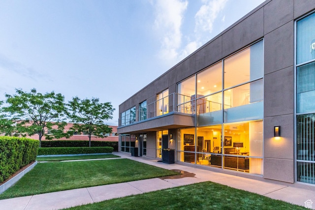 268 S State St E Unit 417, Salt Lake City, UT 84111 - back of property featuring a balcony and a lawn