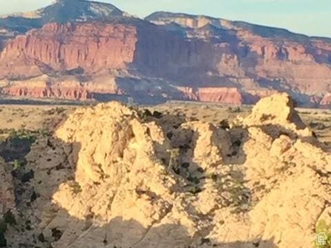 897 E Cocks Comb Dr, Teasdale, UT 84773 - photo 48