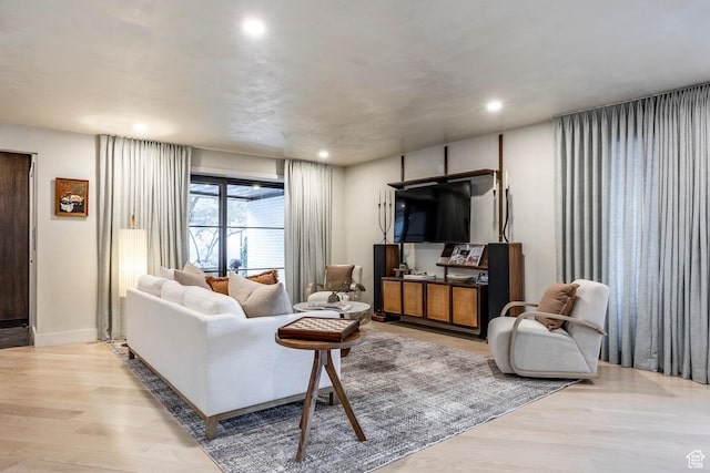 4279 S Lares Cir, Salt Lake City, UT 84124 - living area featuring light wood-style floors, recessed lighting, and baseboards