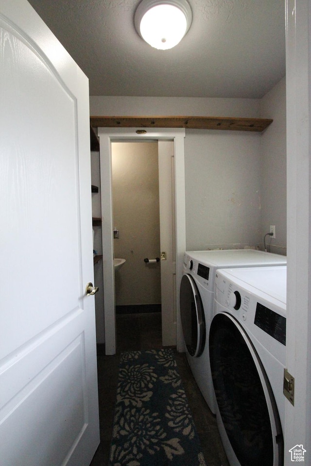 463 E 200 N, Mapleton, UT 84664 - laundry room featuring washing machine and dryer